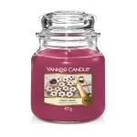 Świeca Yankee Candle Merry Berry, średni słoik (411g)