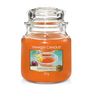 Świeca Yankee Candle Passion Fruit Martini, średni słoik (411g)