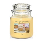 Świeca Yankee Candle Vanilla Cupcake, średni słoik (411g)
