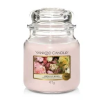 Świeca Yankee Candle Fresh Cut Roses, średni słoik (411g)