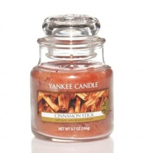 Świeca Yankee Candle Cinnamon Stick, mały słoik (104g)